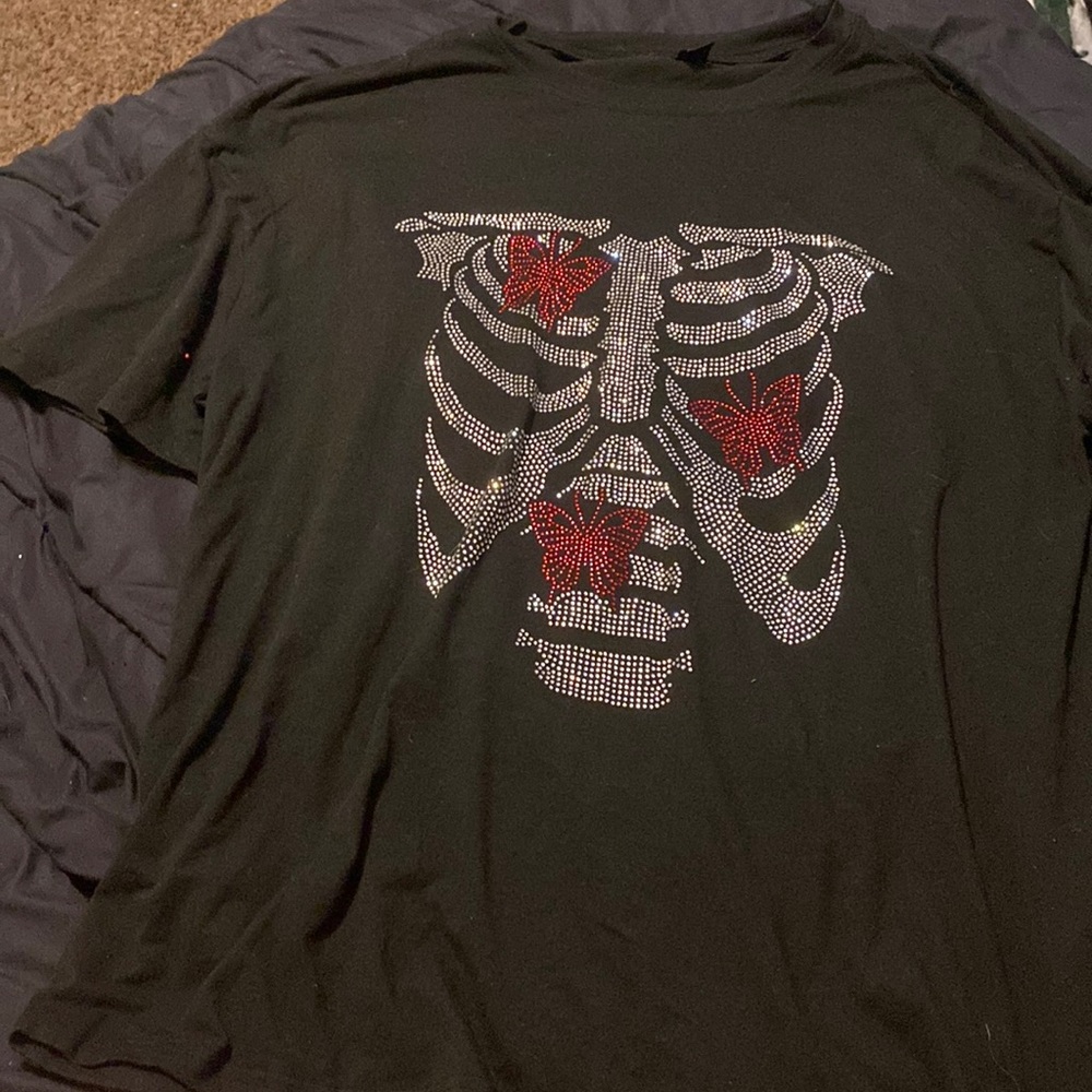Size M black shirt